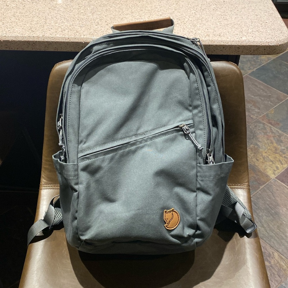 Fjallraven Raven 20L bag in Basalt